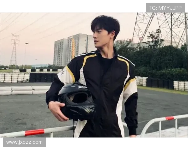 李昀锐寸头亮相:射箭钉靶心,帅得很有底气